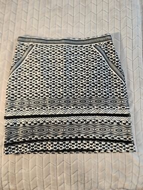 White House Black Market Black and White Patterned Pencil Skirt